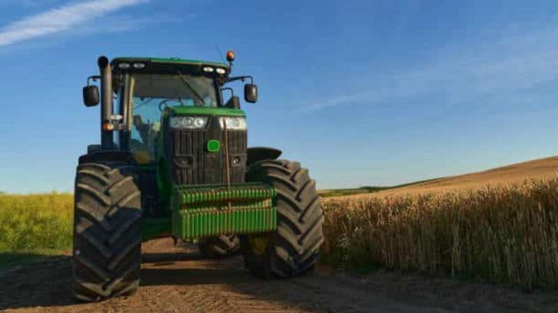 Trator pequeno porte é a solução ideal para pequenas propriedades e serviços agrícolas eficientes